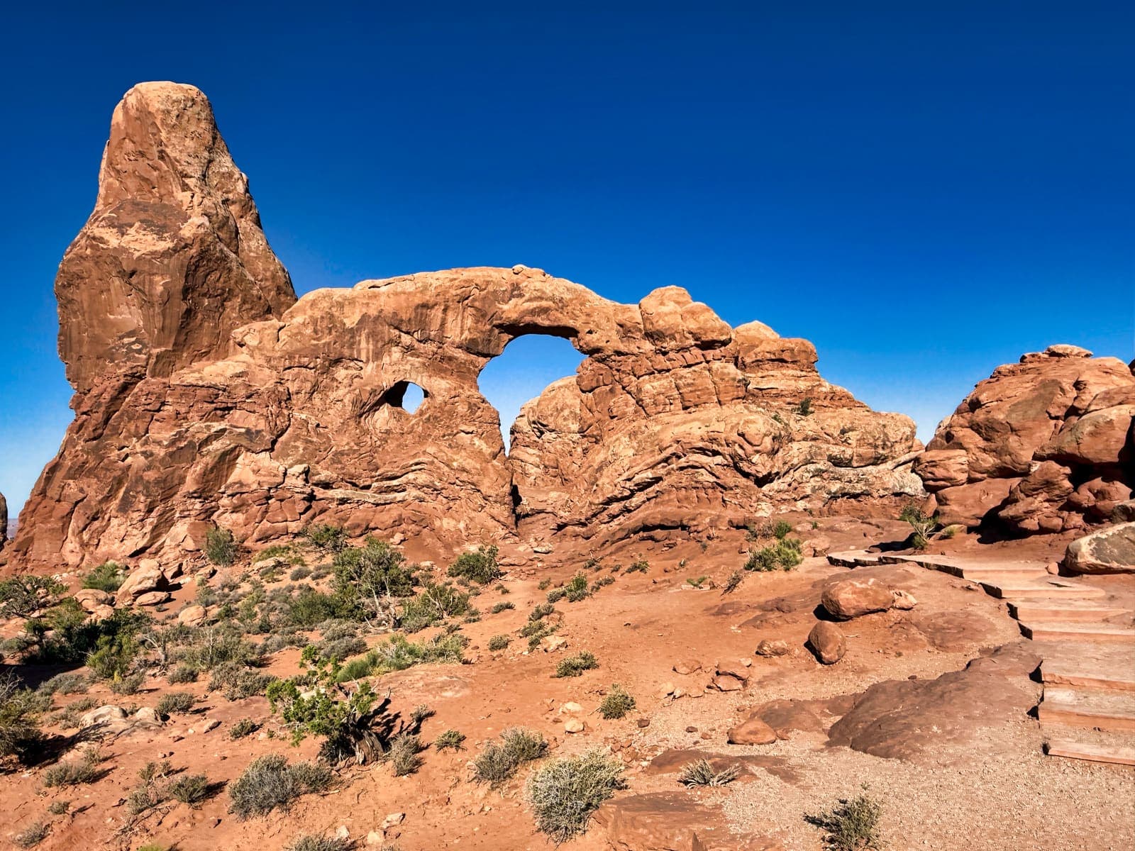 Arches distributed load