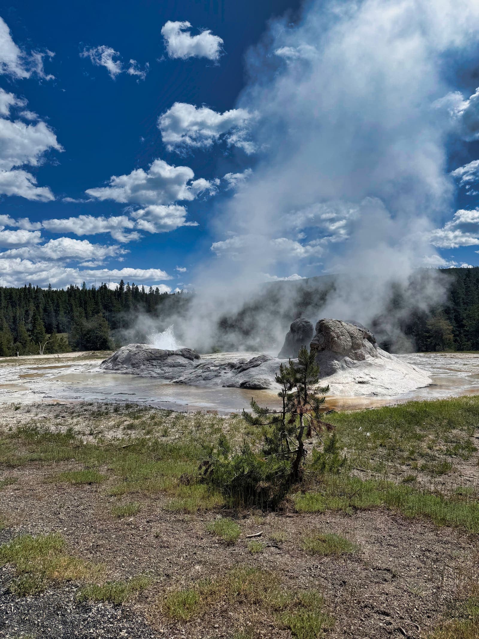 Yellowstone geyser eruption